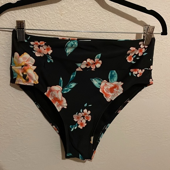 VINTAGE INSPIRED Floral Bikini - Picture 4 of 6